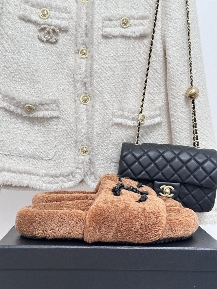 Fluffy fur slippers Chanel