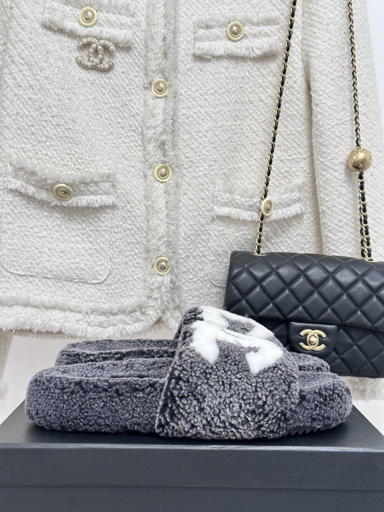 Fluffy fur slippers Chanel