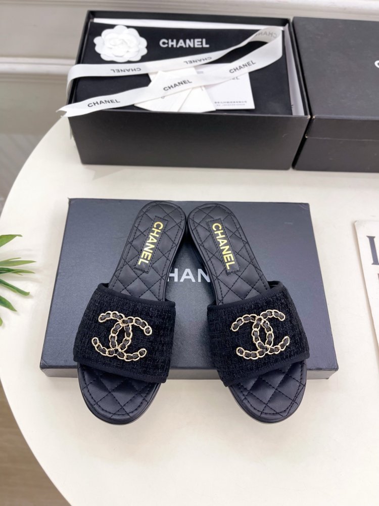 Fluffy fur slippers Chanel