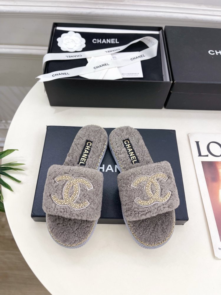 Fluffy fur slippers Chanel