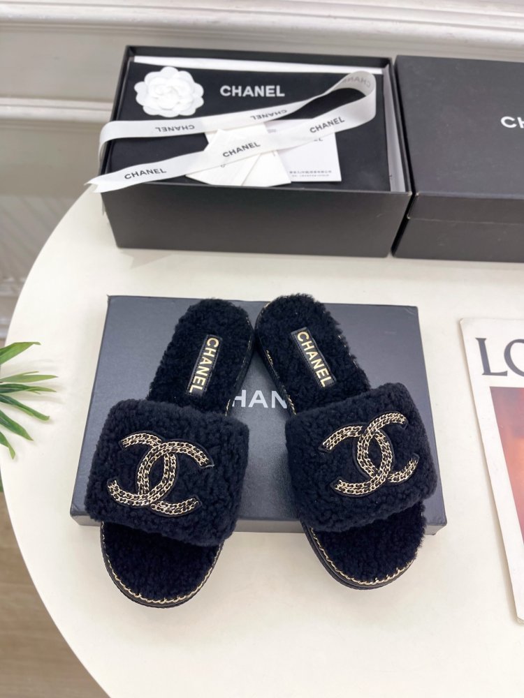 Fluffy fur slippers Chanel