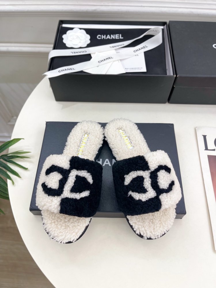 Fluffy fur slippers Chanel