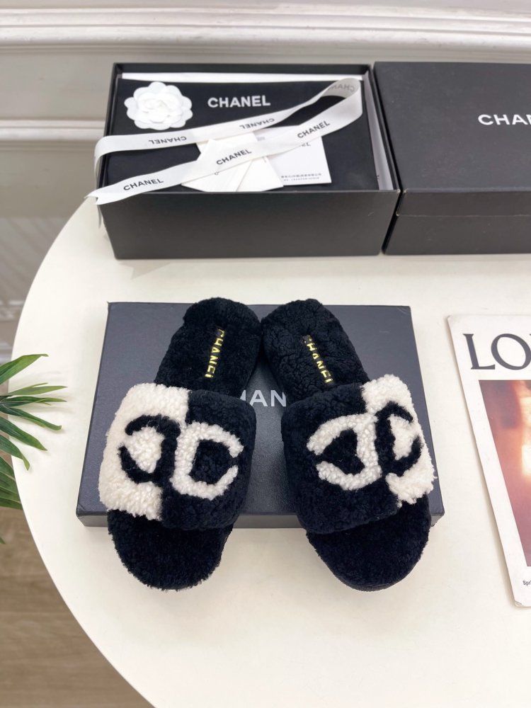 Fluffy fur slippers Chanel