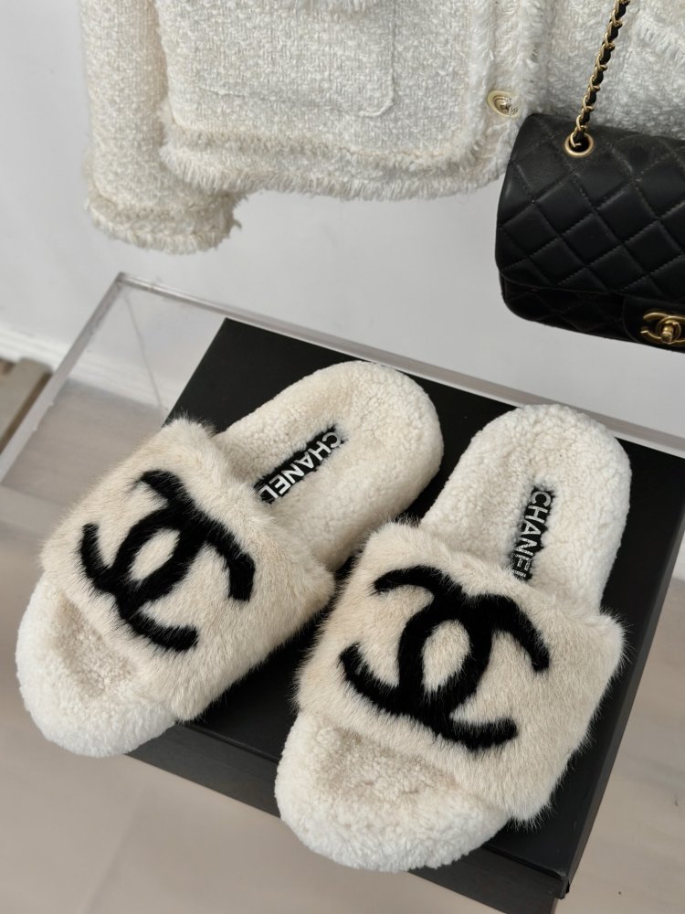 Пушистые меховые тапочки Chanel фото 2