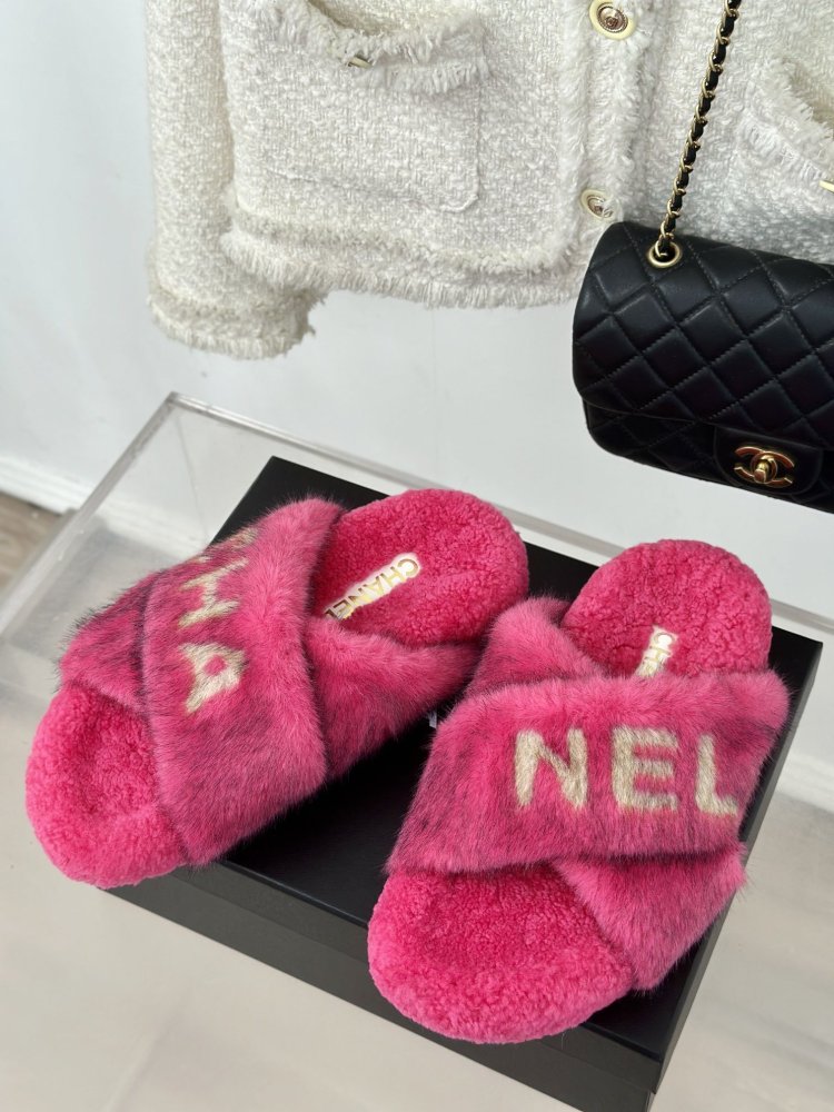 Пушистые меховые тапочки Chanel фото 2