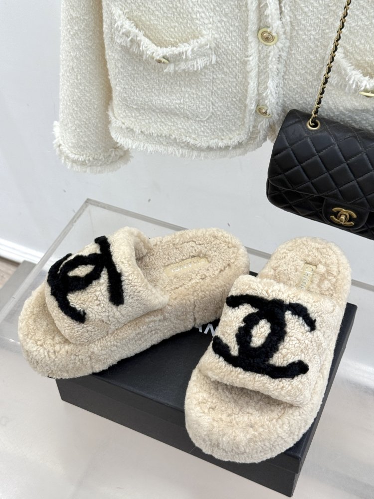 Fluffy fur slippers Chanel фото 2