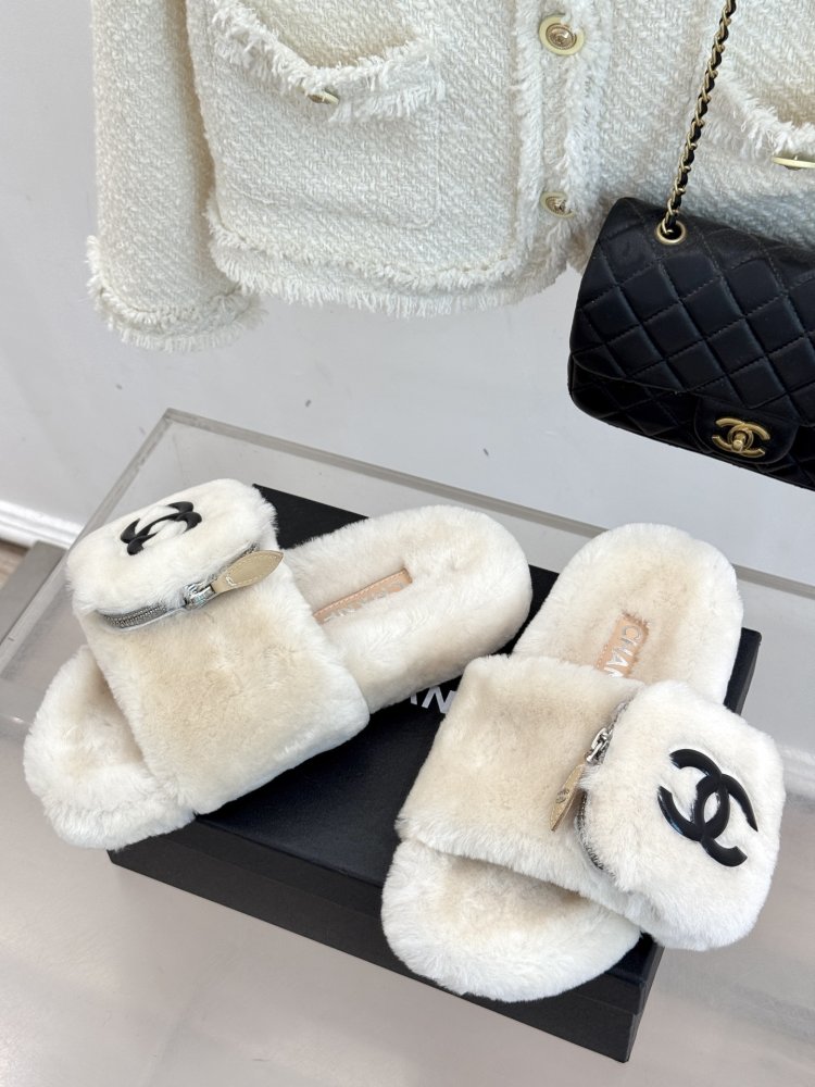 Fluffy fur slippers Chanel фото 2