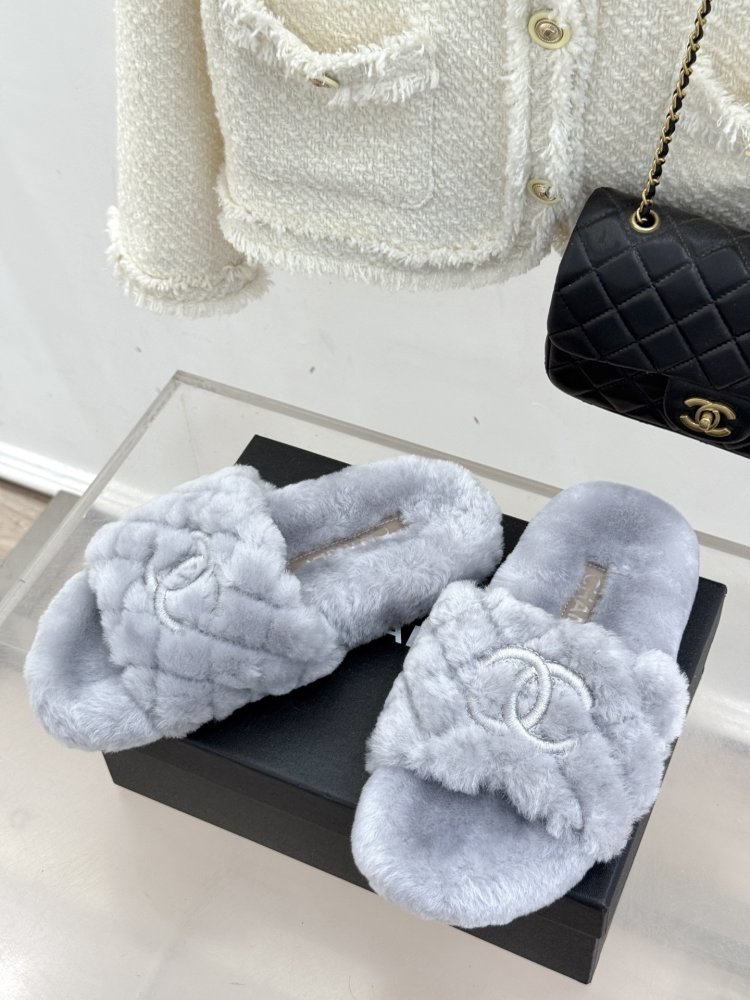 Fluffy fur slippers Chanel фото 2