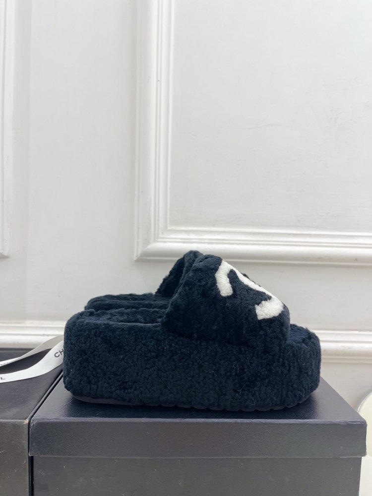 Fluffy fur slippers Chanel фото 2
