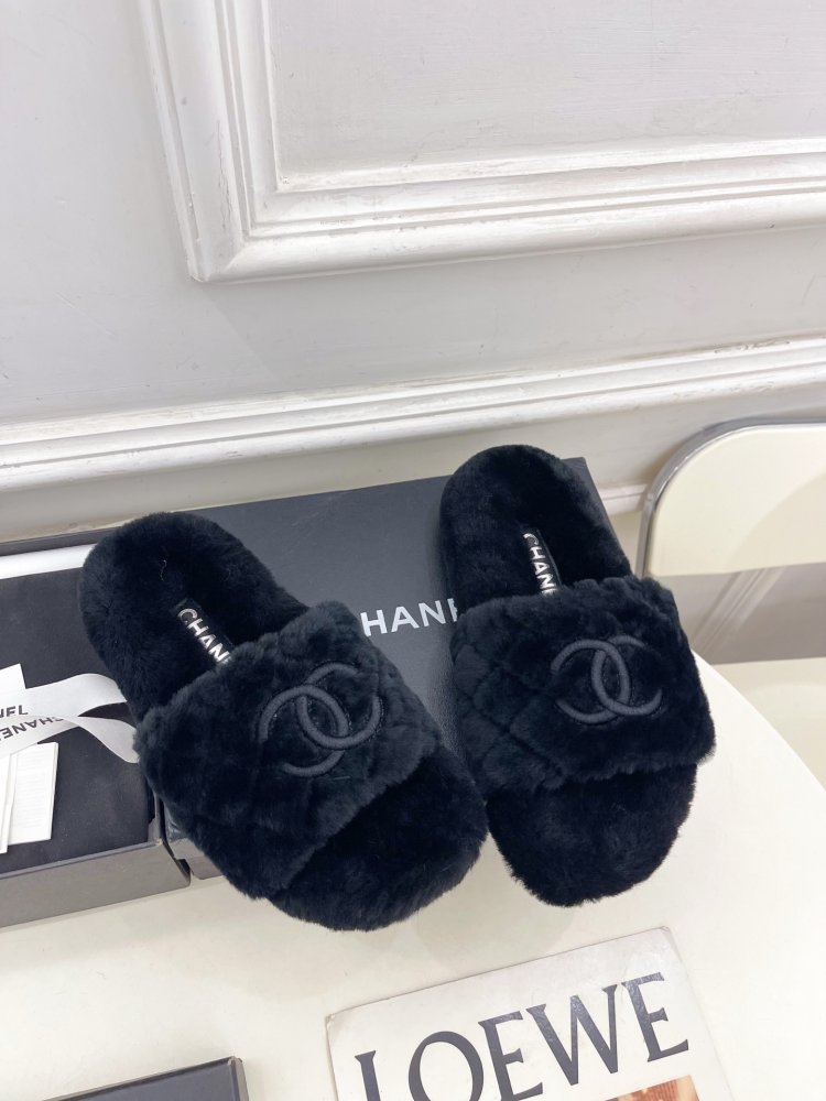 Fluffy fur slippers Chanel фото 2