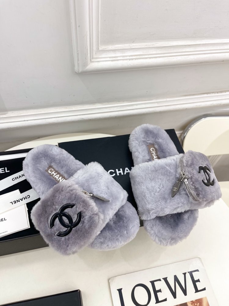 Пушистые меховые тапочки Chanel фото 2