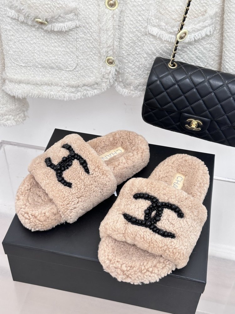 Fluffy fur slippers Chanel фото 2