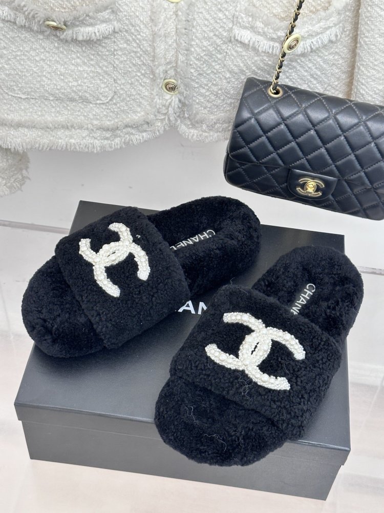 Fluffy fur slippers Chanel фото 2