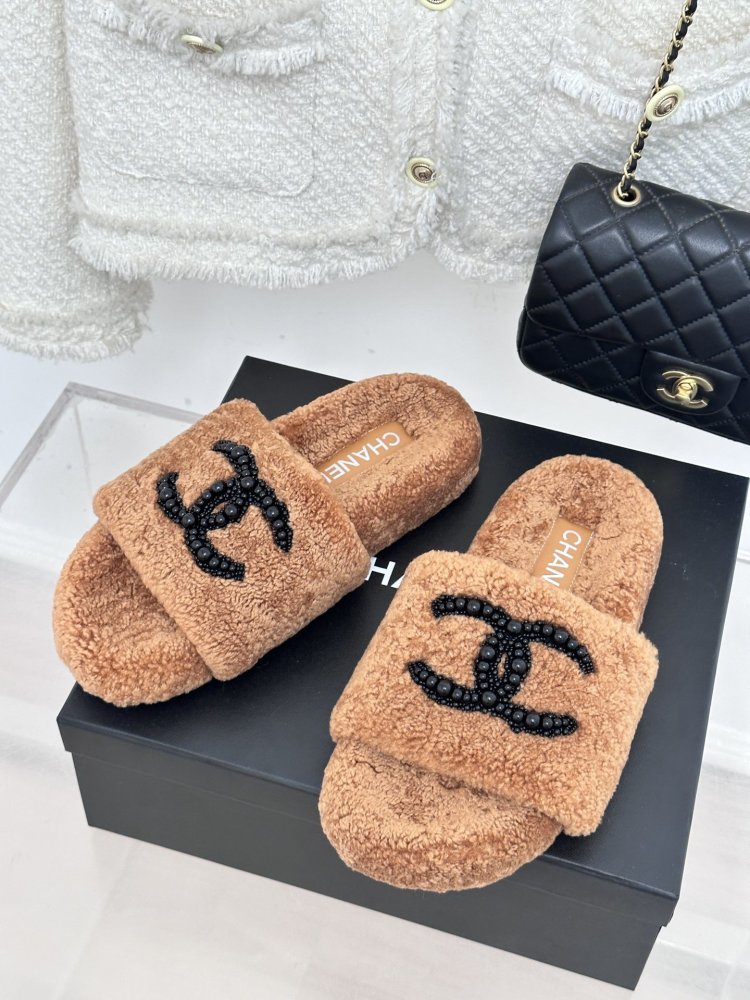 Fluffy fur slippers Chanel фото 2
