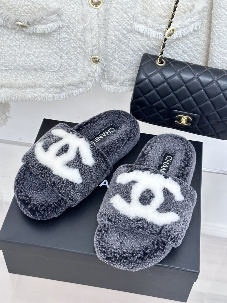 Fluffy fur slippers Chanel фото 2