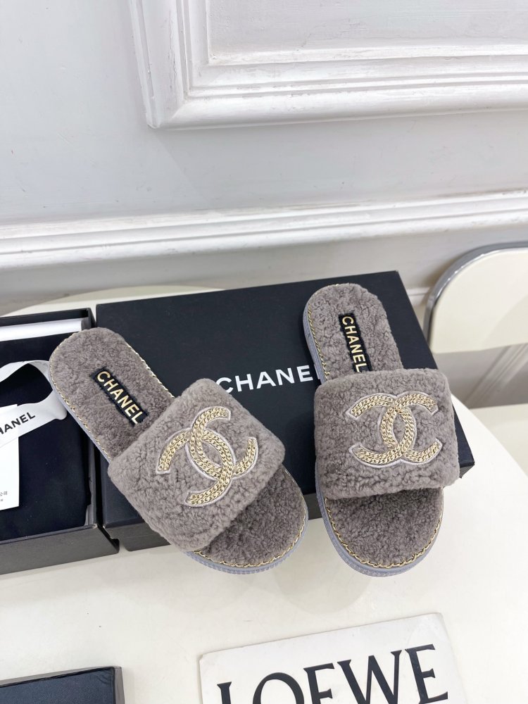 Fluffy fur slippers Chanel фото 2