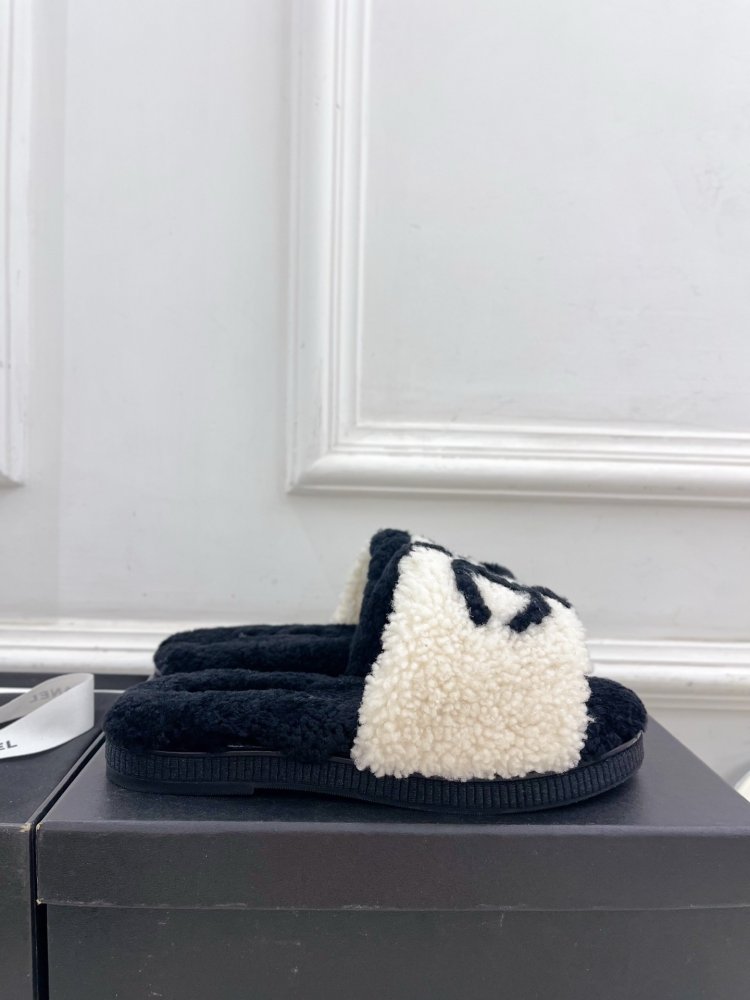 Fluffy fur slippers Chanel фото 2