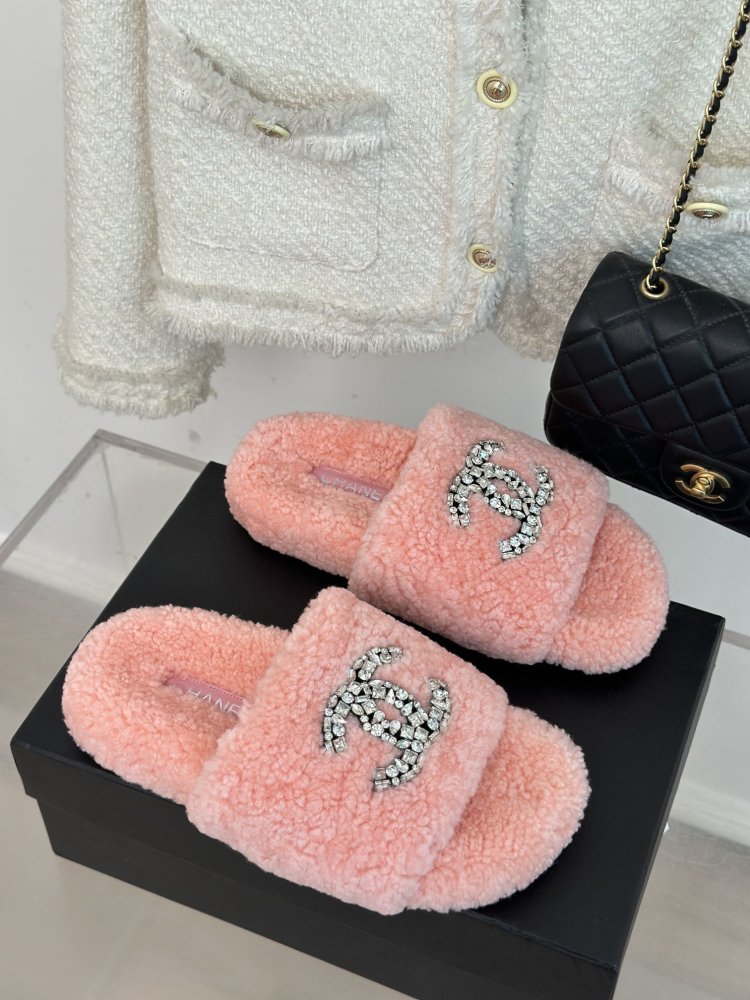 Fluffy fur slippers Chanel фото 3