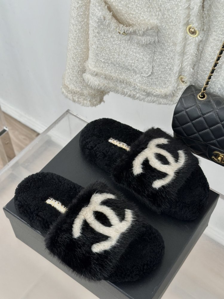 Пушистые меховые тапочки Chanel фото 3