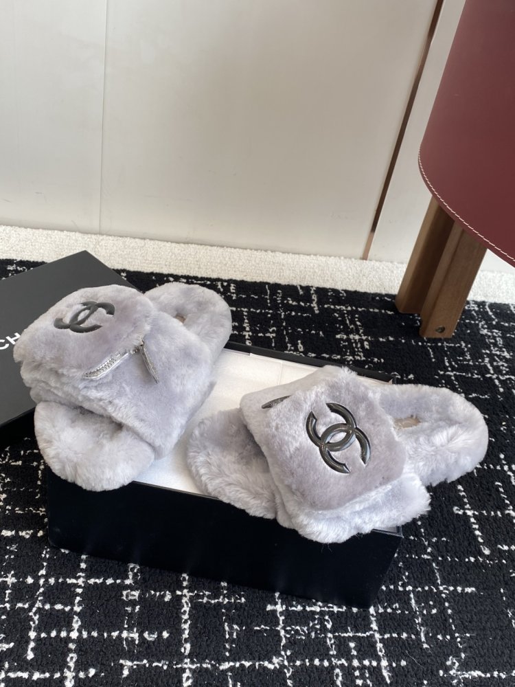 Пушистые меховые тапочки Chanel фото 3