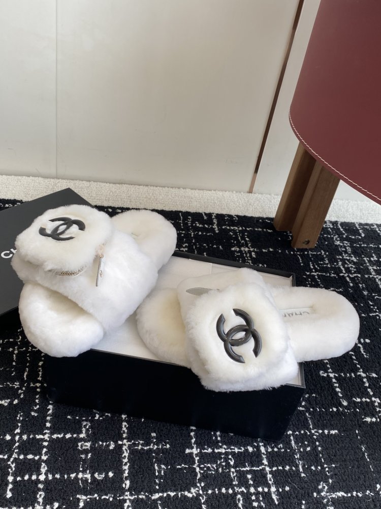 Пушистые меховые тапочки Chanel фото 3