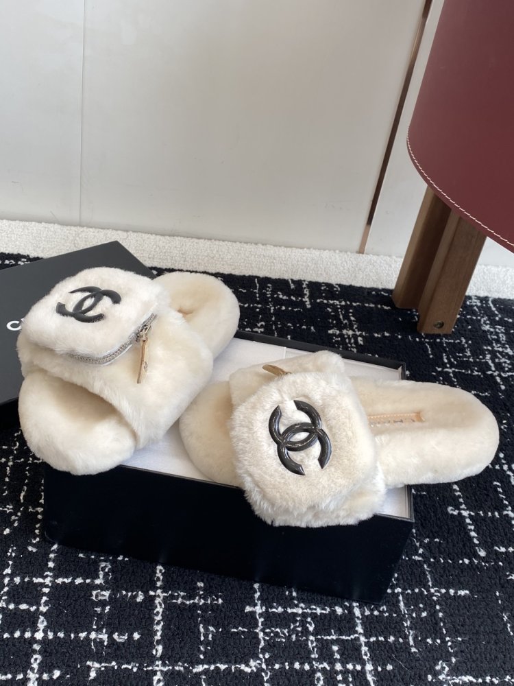 Пушистые меховые тапочки Chanel фото 3