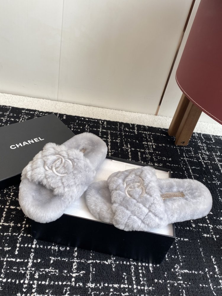 Пушистые меховые тапочки Chanel фото 3