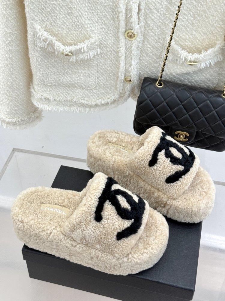 Fluffy fur slippers Chanel фото 3