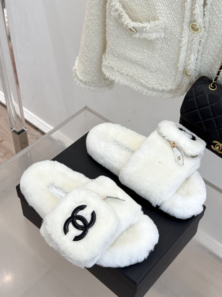 Fluffy fur slippers Chanel фото 3