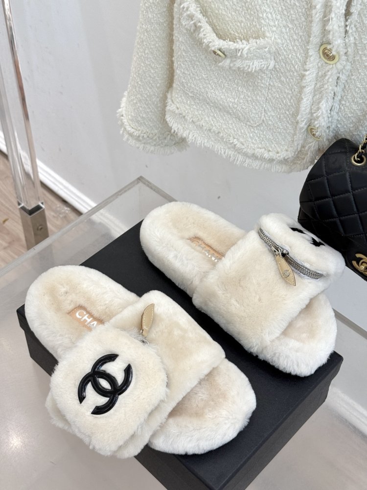 Fluffy fur slippers Chanel фото 3