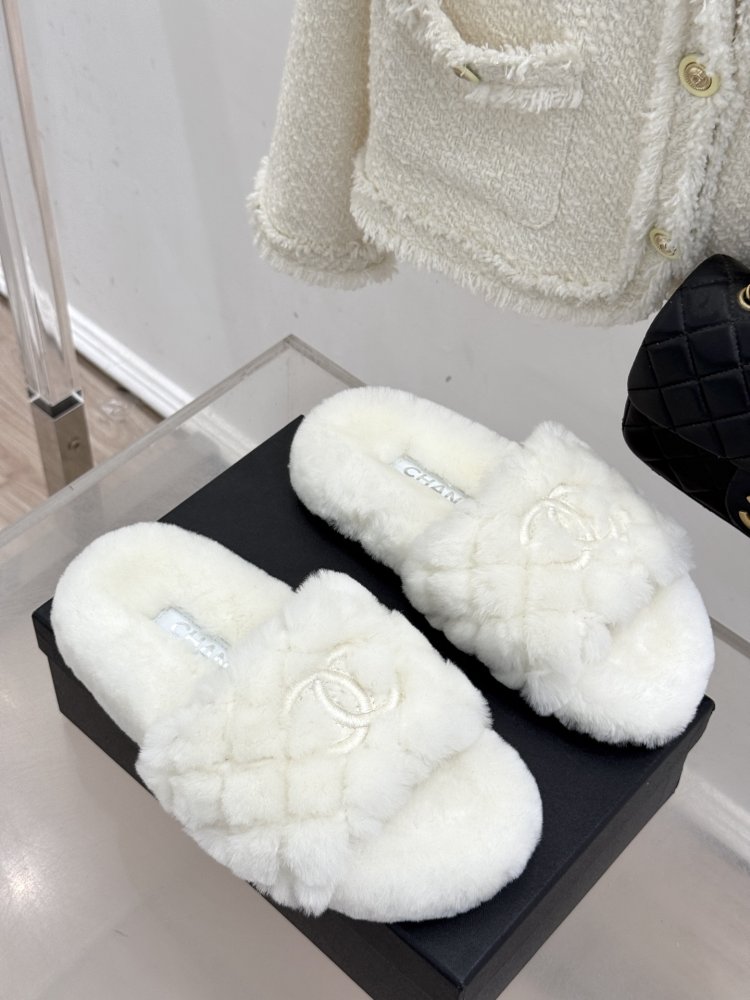 Fluffy fur slippers Chanel фото 3