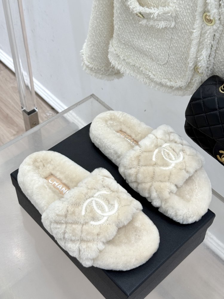Fluffy fur slippers Chanel фото 3
