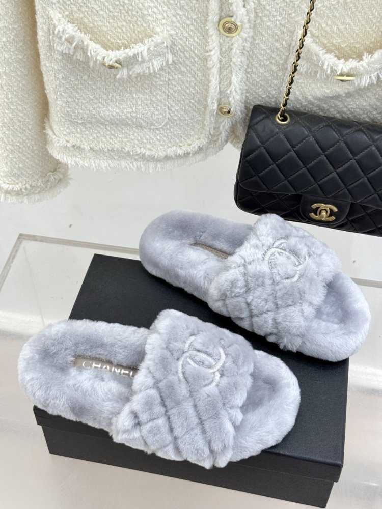 Fluffy fur slippers Chanel фото 3