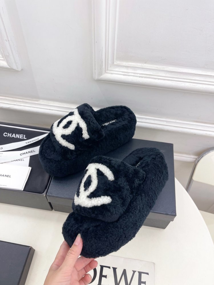 Fluffy fur slippers Chanel фото 3