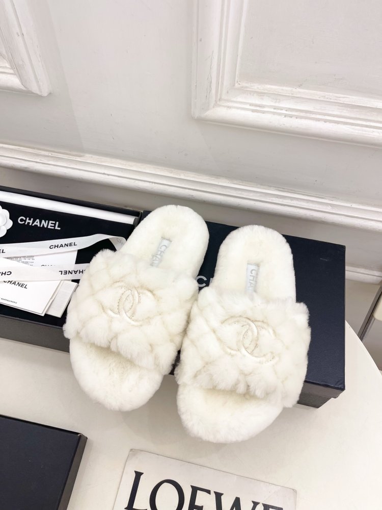 Fluffy fur slippers Chanel фото 3