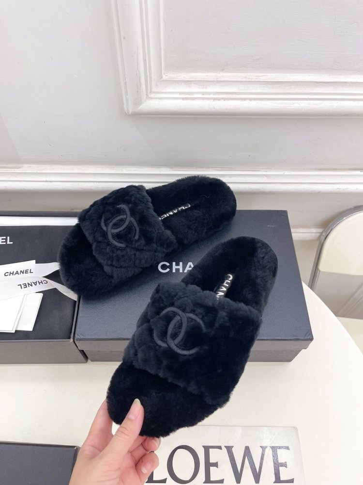 Fluffy fur slippers Chanel фото 3