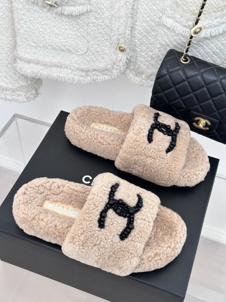 Fluffy fur slippers Chanel фото 3