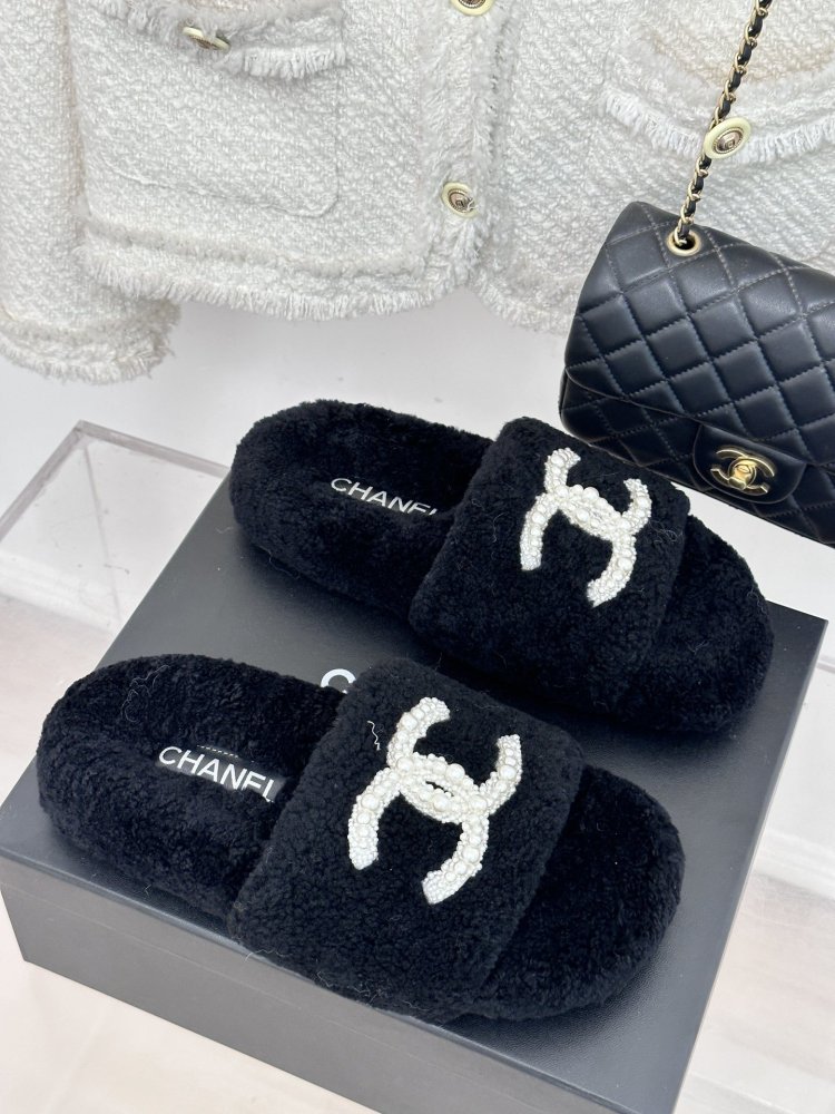 Fluffy fur slippers Chanel фото 3