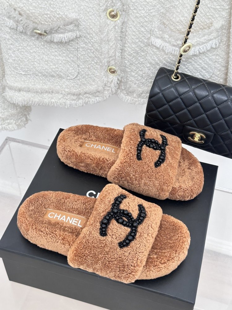 Fluffy fur slippers Chanel фото 3