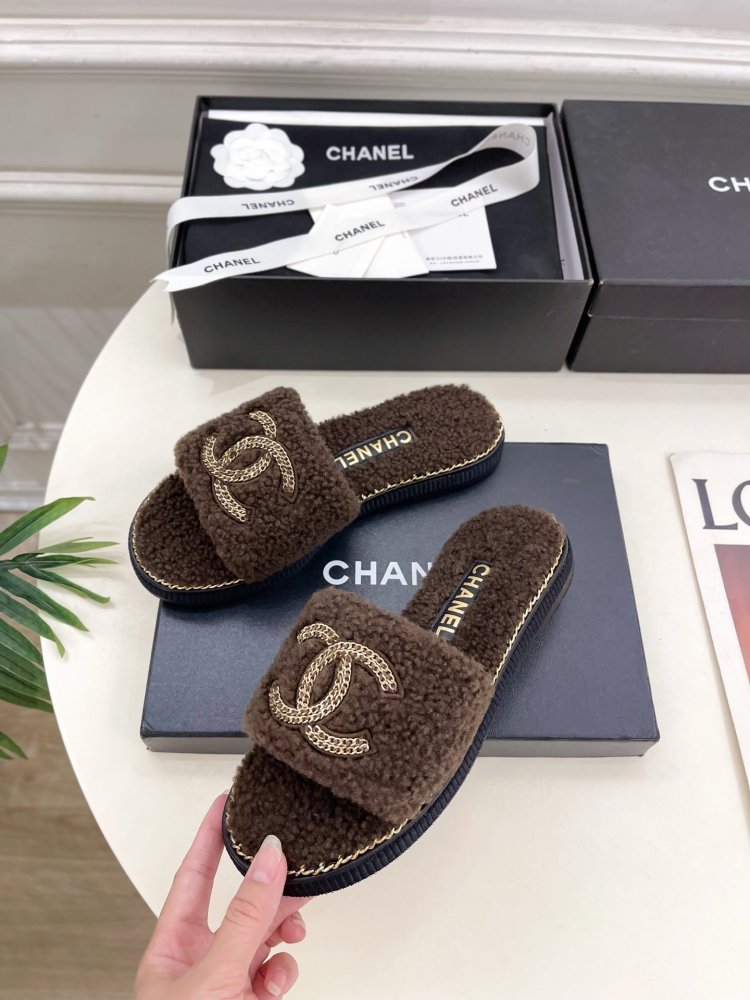 Пухнасті хутряні капці Chanel фото 3