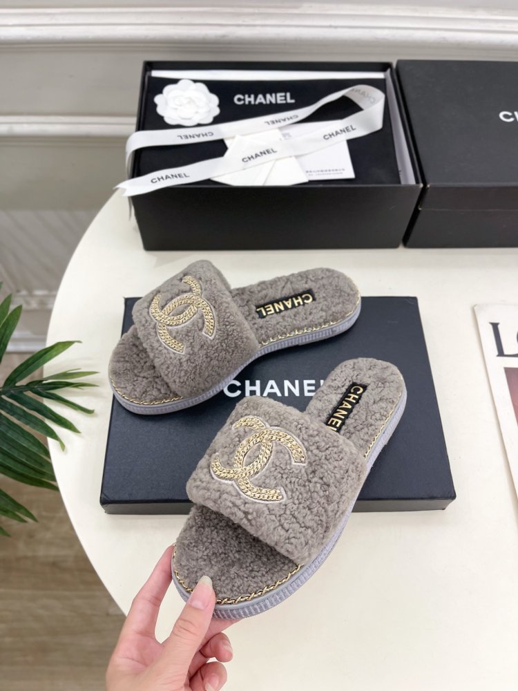 Fluffy fur slippers Chanel фото 3