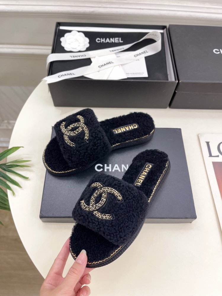Fluffy fur slippers Chanel фото 3