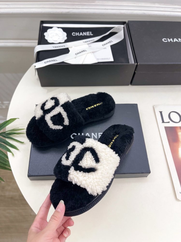 Fluffy fur slippers Chanel фото 3