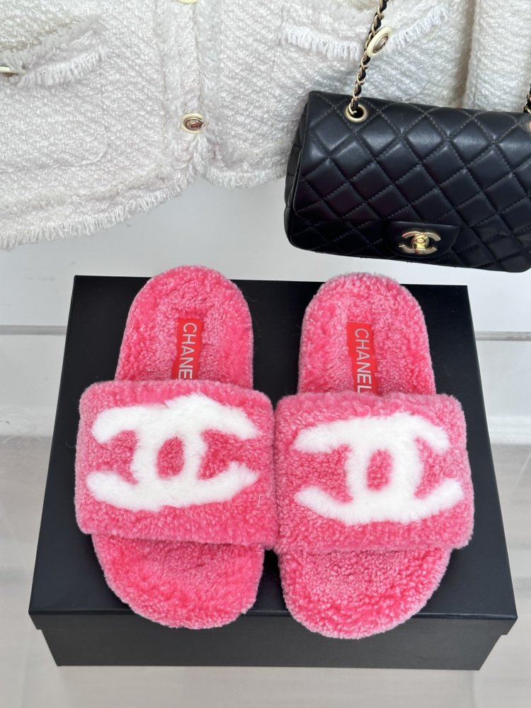 Пушистые меховые тапочки Chanel фото 4