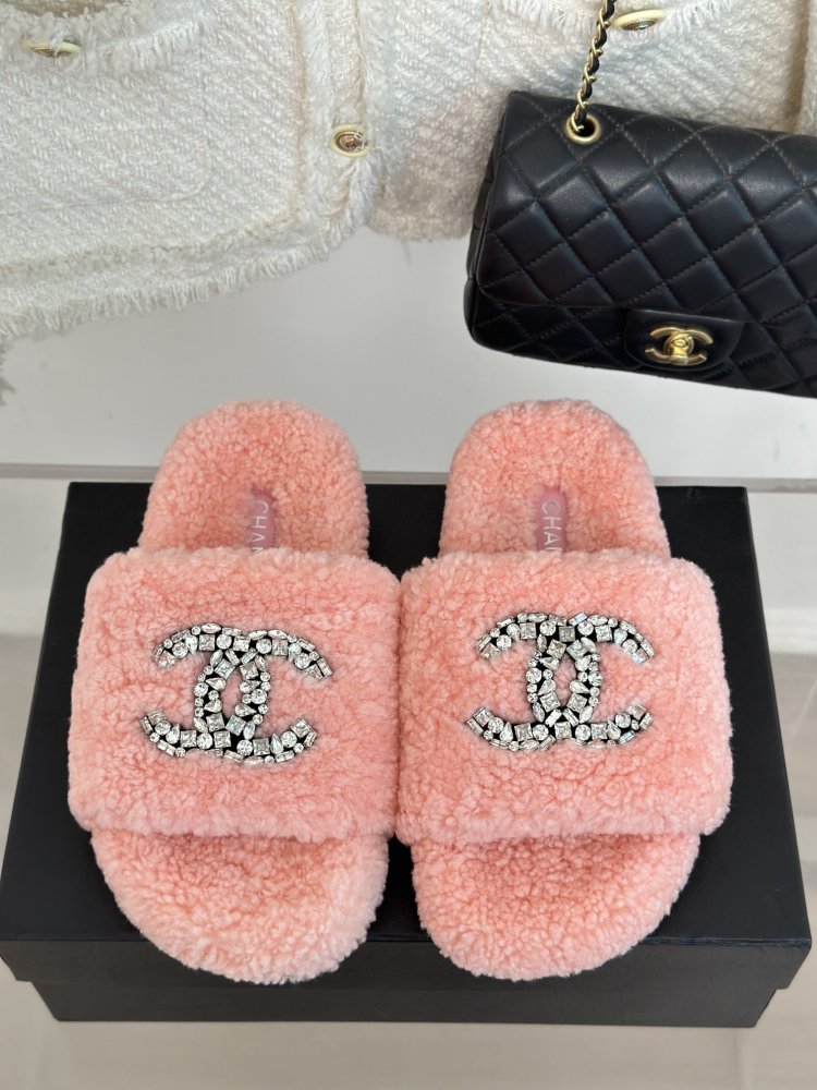 Fluffy fur slippers Chanel фото 4