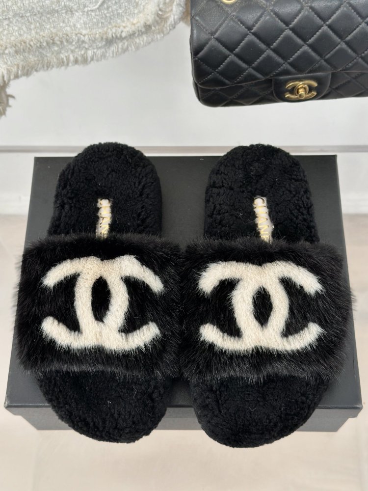 Пушистые меховые тапочки Chanel фото 4