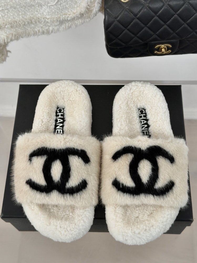 Пушистые меховые тапочки Chanel фото 4