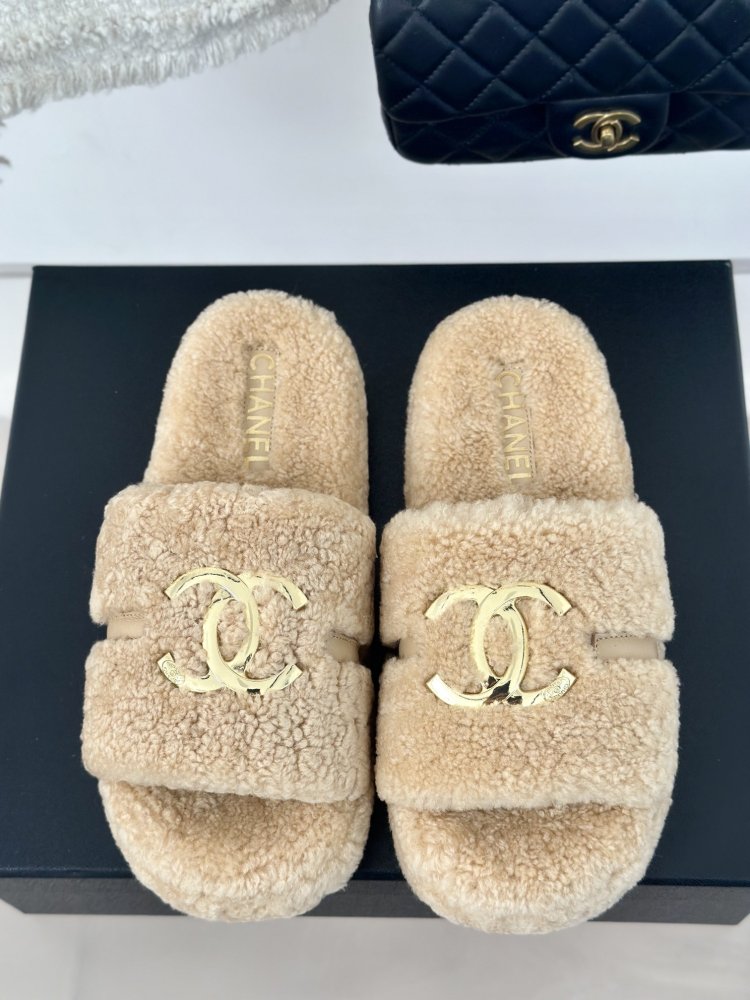 Пушистые меховые тапочки Chanel фото 4