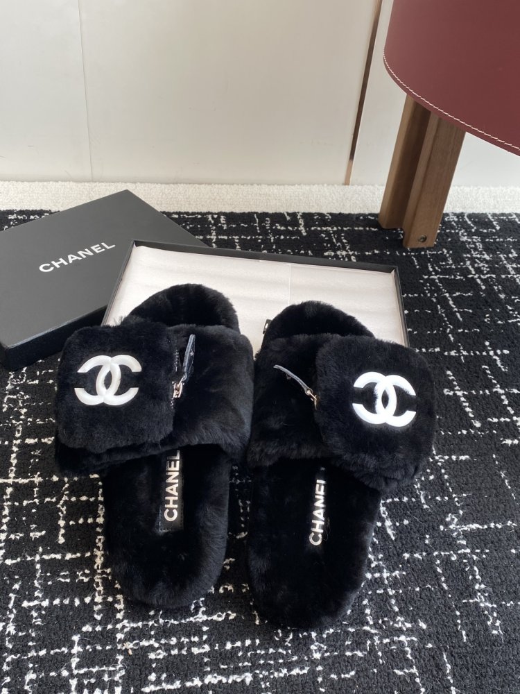 Пушистые меховые тапочки Chanel фото 4