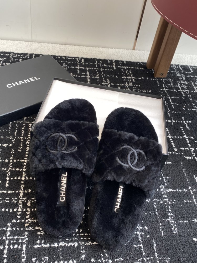 Пушистые меховые тапочки Chanel фото 4